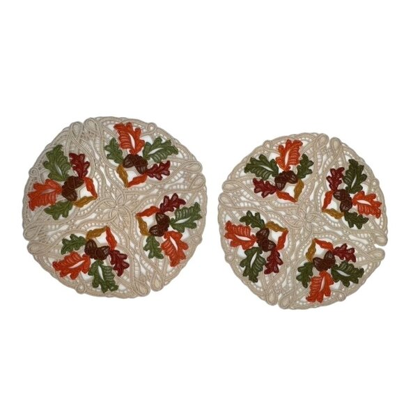 2  Doilies Leaves Round Table Decor 10" Diameter Fall Autumn - Picture 1 of 7